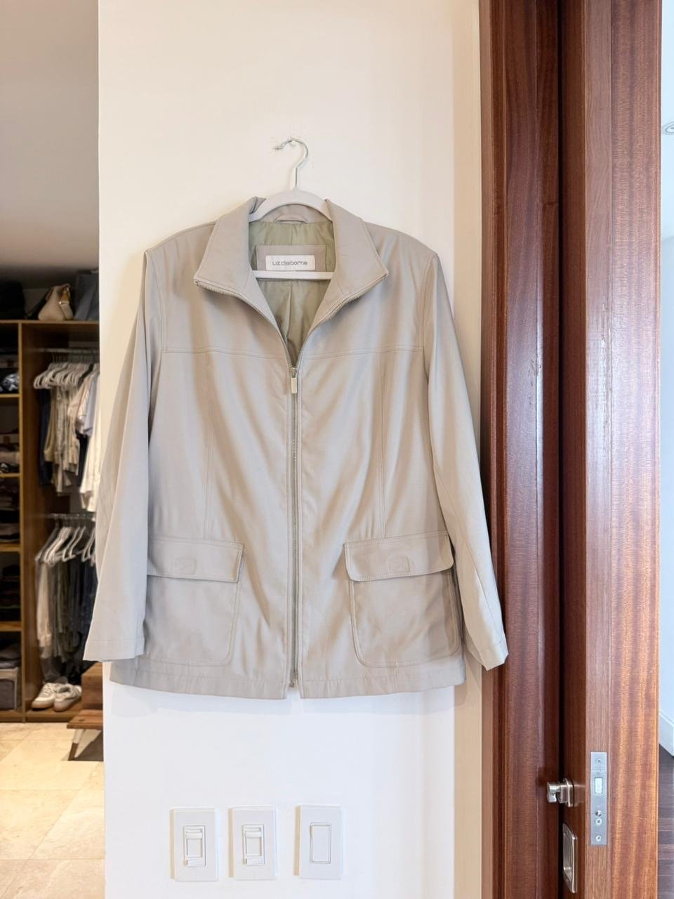 Chaqueta clásica beige LIZ CLAIBORNE - Imagen 2