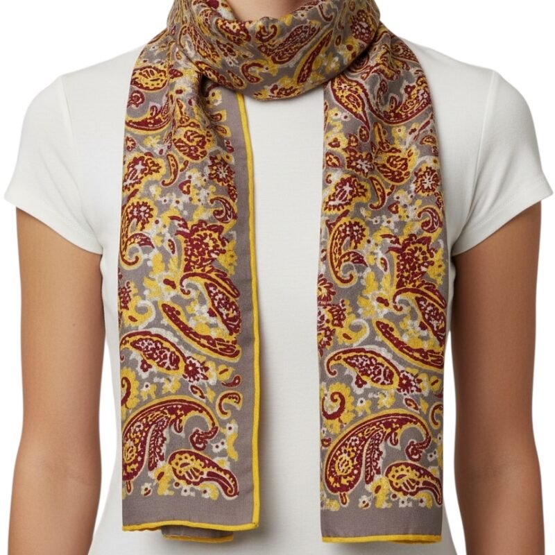 Chal estampado paisley con borde amarillo