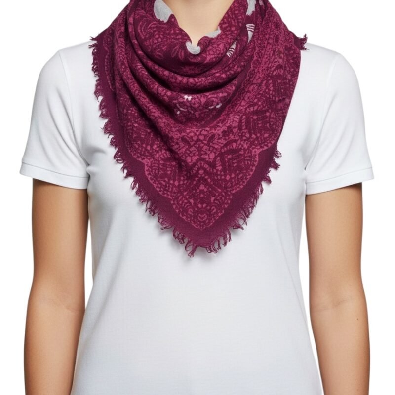 Chal triangular encaje con flecos