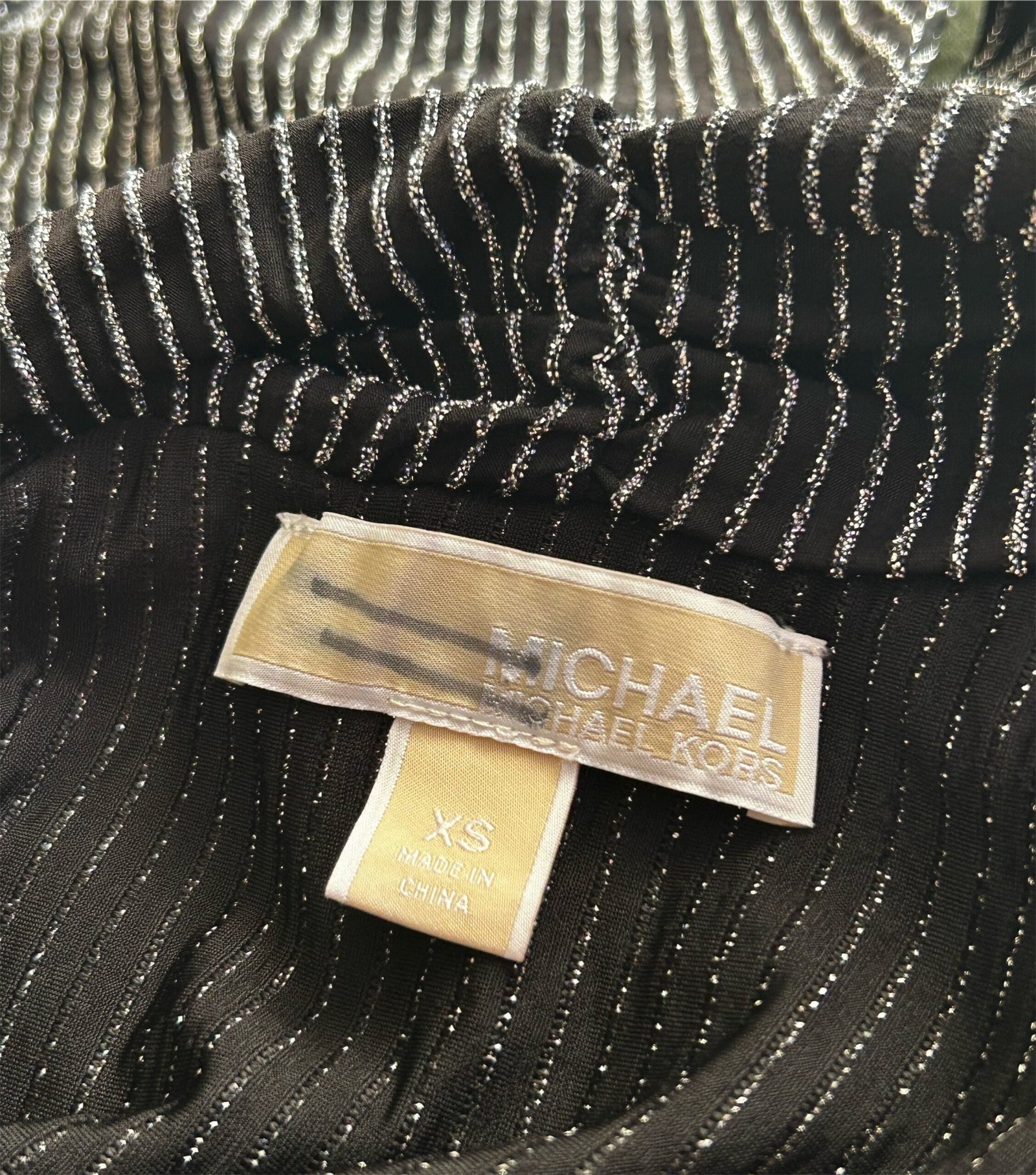 Blusa negra con brillo MICHAEL KORS - Imagen 5