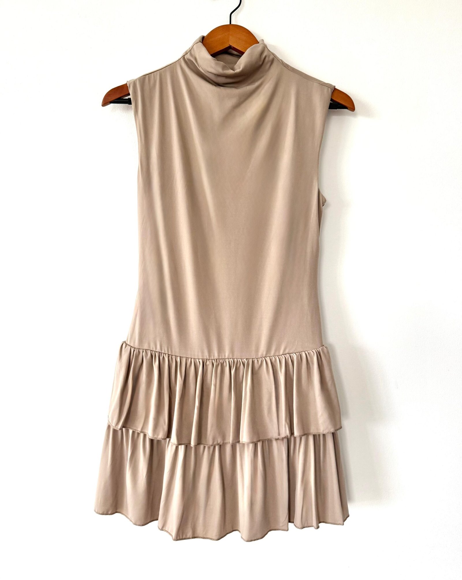 Vestido Beige Cuello Alto - Imagen 2