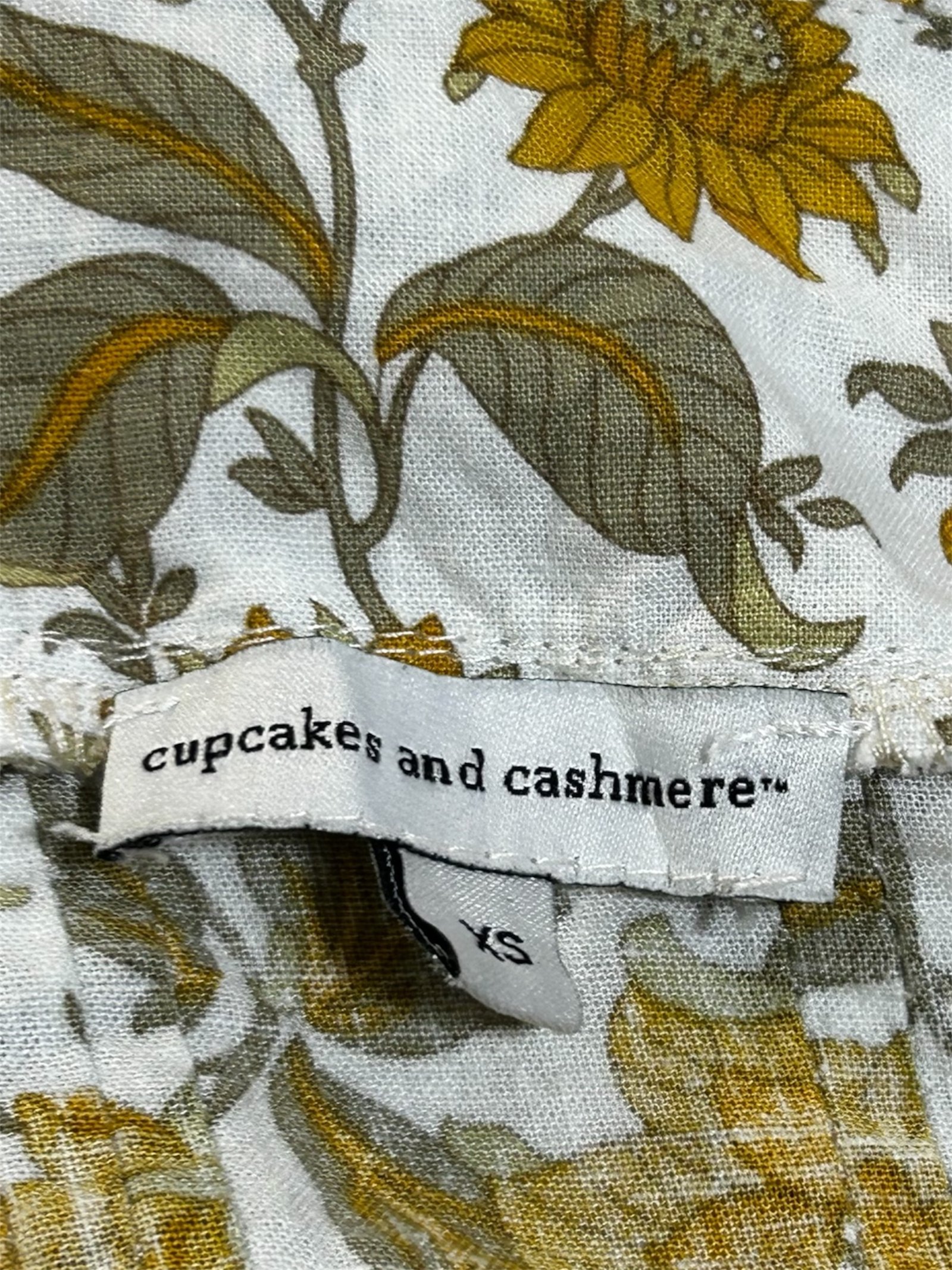 Blusa Floral Amarilla CUPCAKES AND CASHMERE - Imagen 3