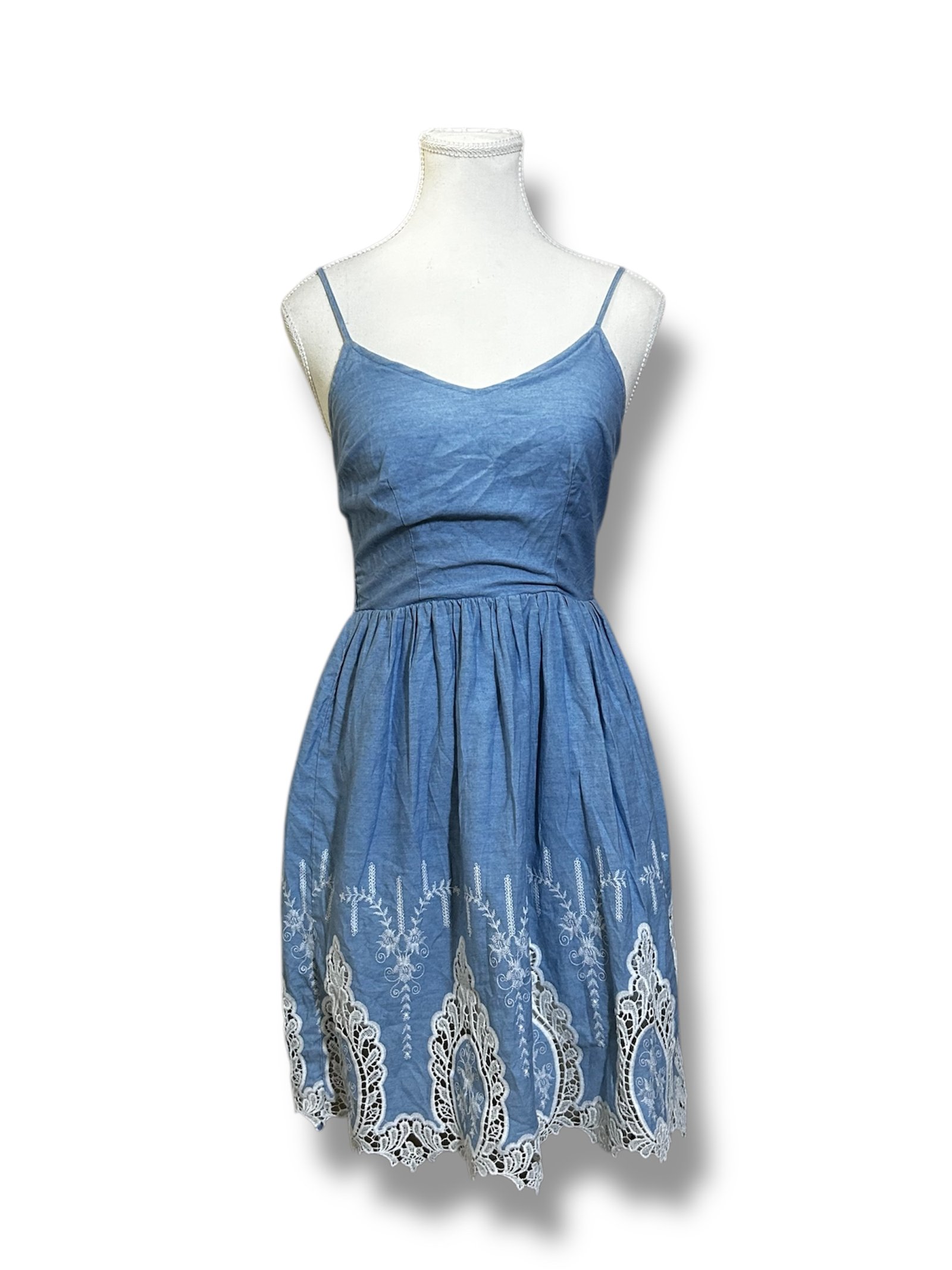 Vestido Denim Bordado AEROPOSTALE - Imagen 2