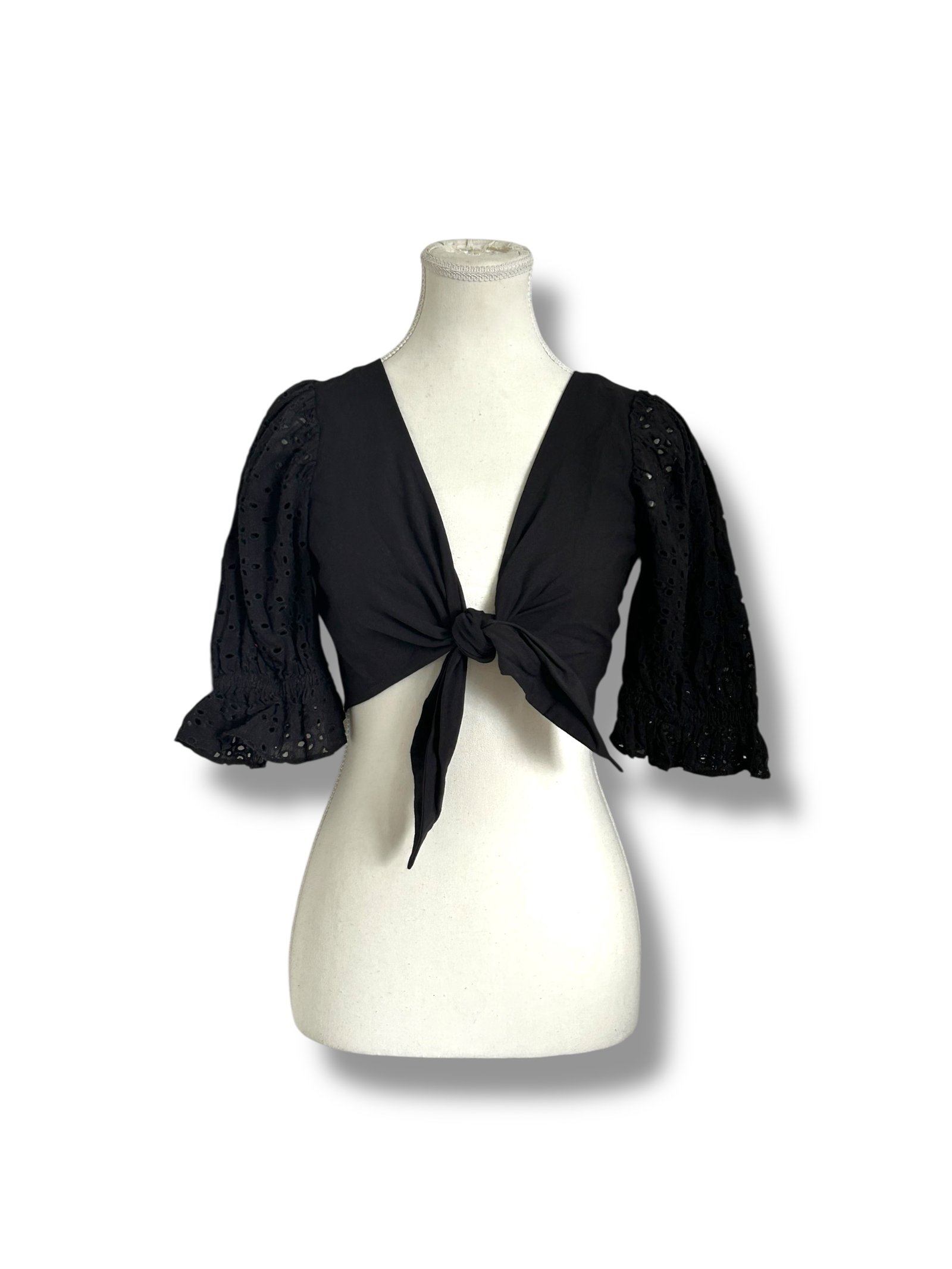 Blusa crop eyelet EVERYDAY CHIC - Imagen 2
