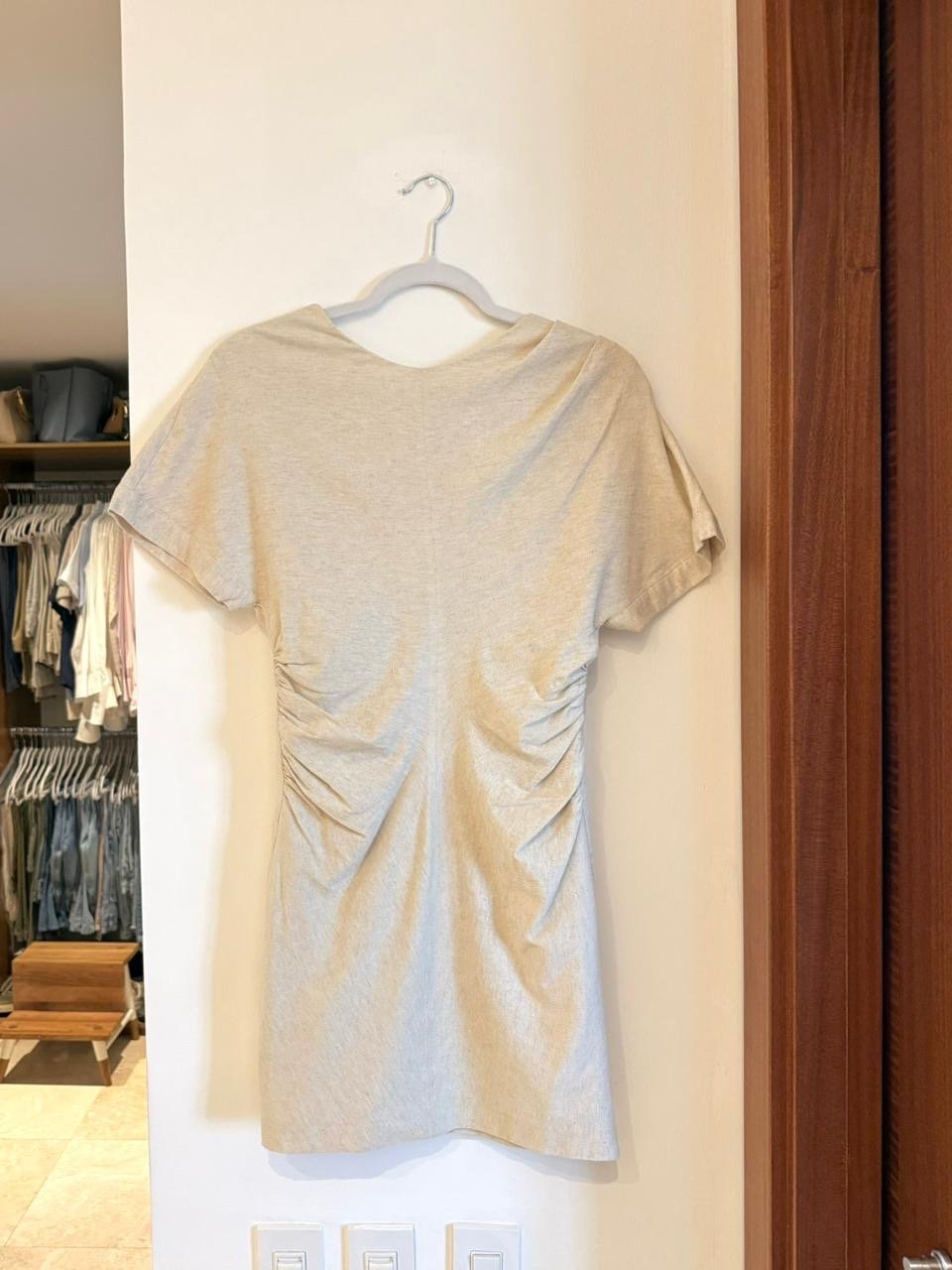 Vestido Minimalista Beige ZARA - Imagen 2