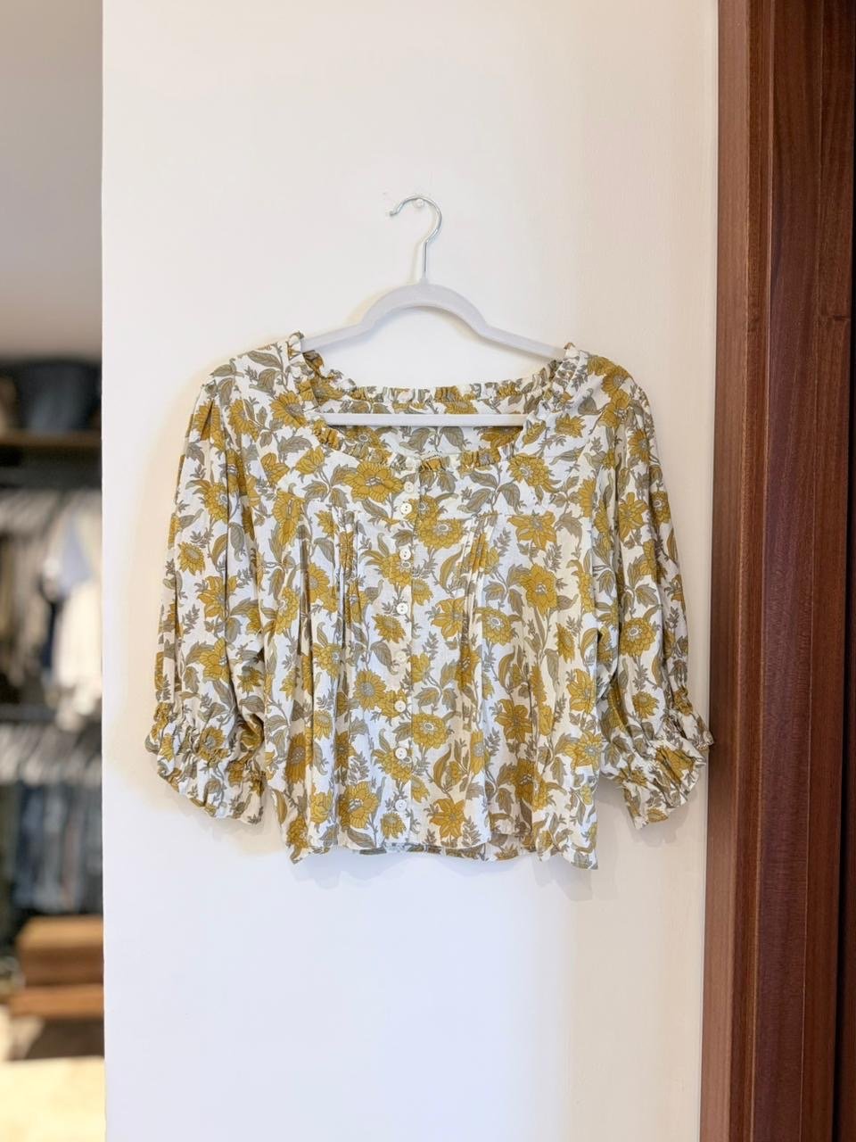 Blusa Floral Amarilla CUPCAKES AND CASHMERE - Imagen 2