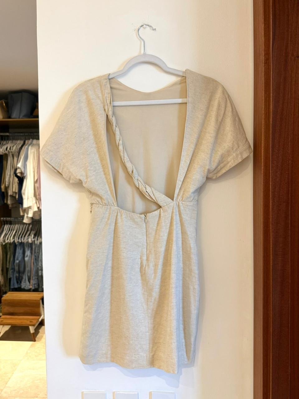 Vestido Minimalista Beige ZARA - Imagen 3
