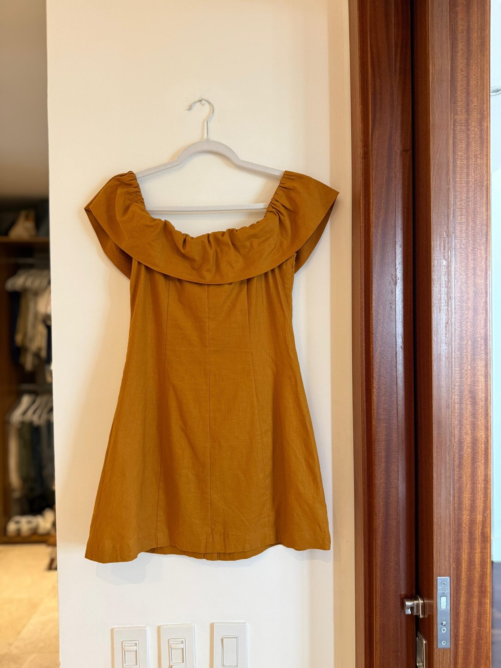 Vestido corto color camel EXPRESS X RODARTE - Imagen 3
