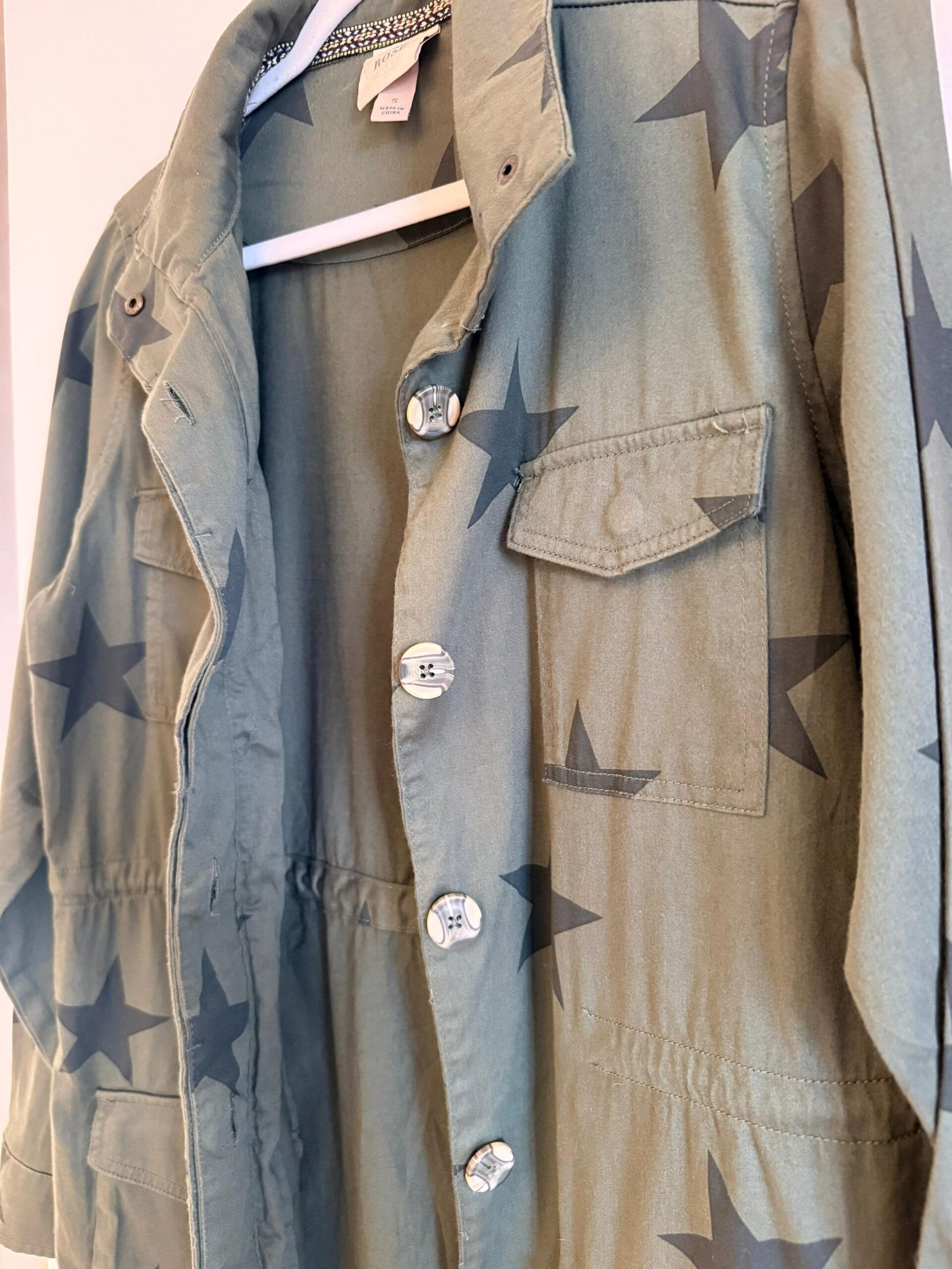 Chaqueta Utility Estampado Estrellas KNOX ROSE - Imagen 3