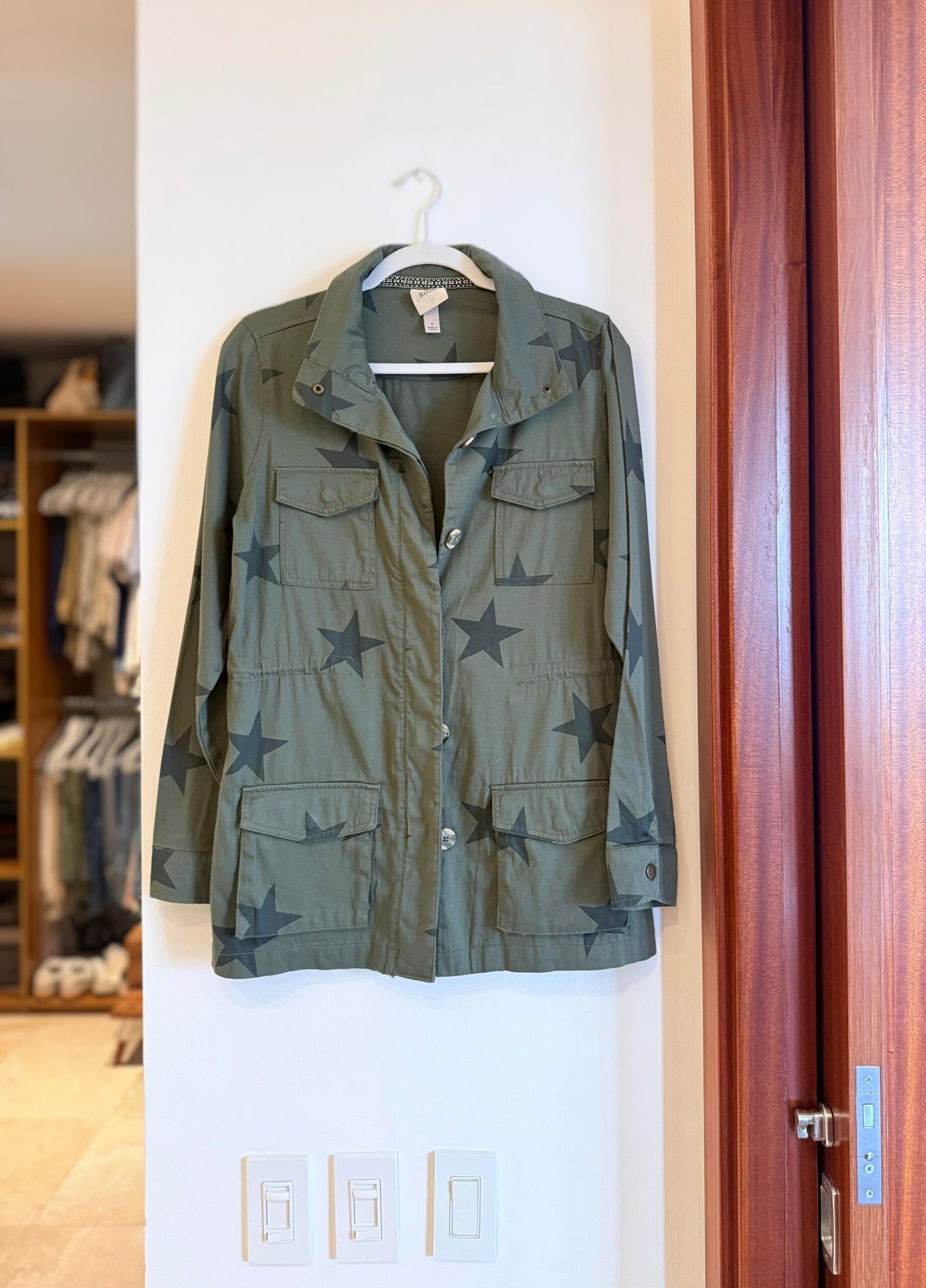Chaqueta Utility Estampado Estrellas KNOX ROSE - Imagen 2