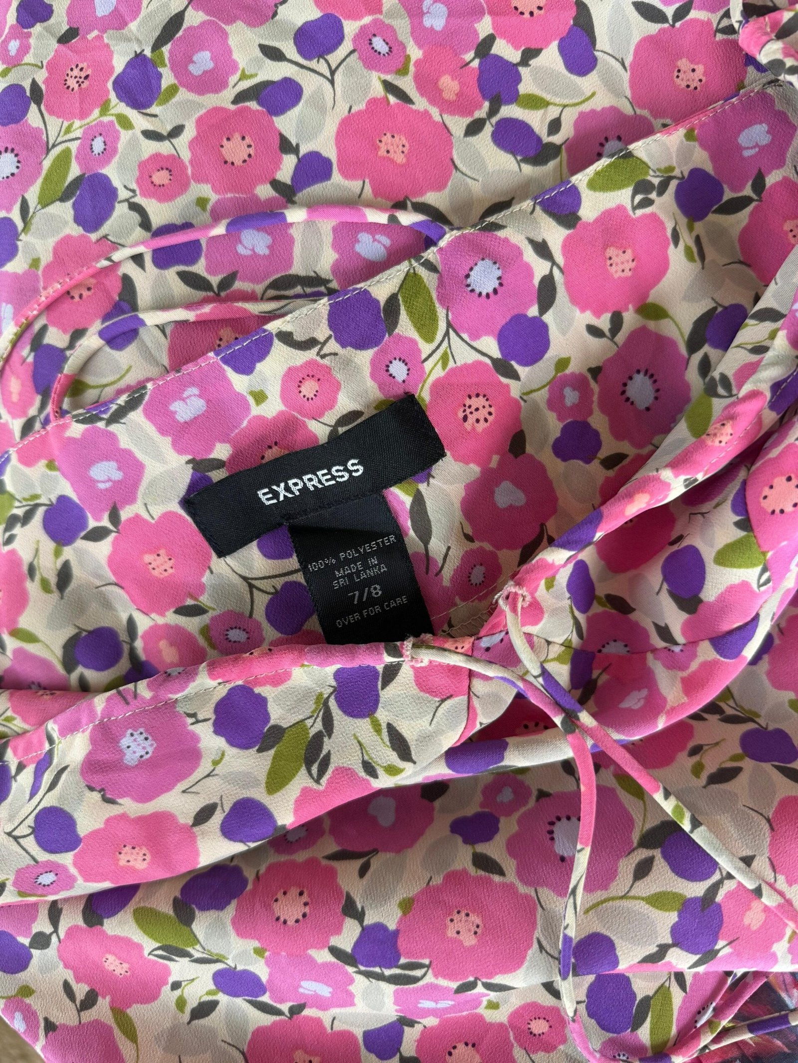 Vestido midi floral EXPRESS - Imagen 4