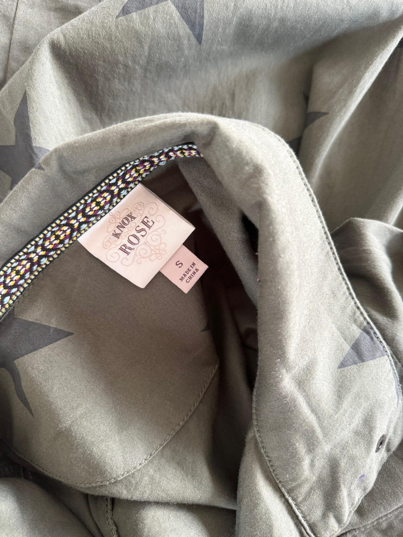 Chaqueta Utility Estampado Estrellas KNOX ROSE - Imagen 5