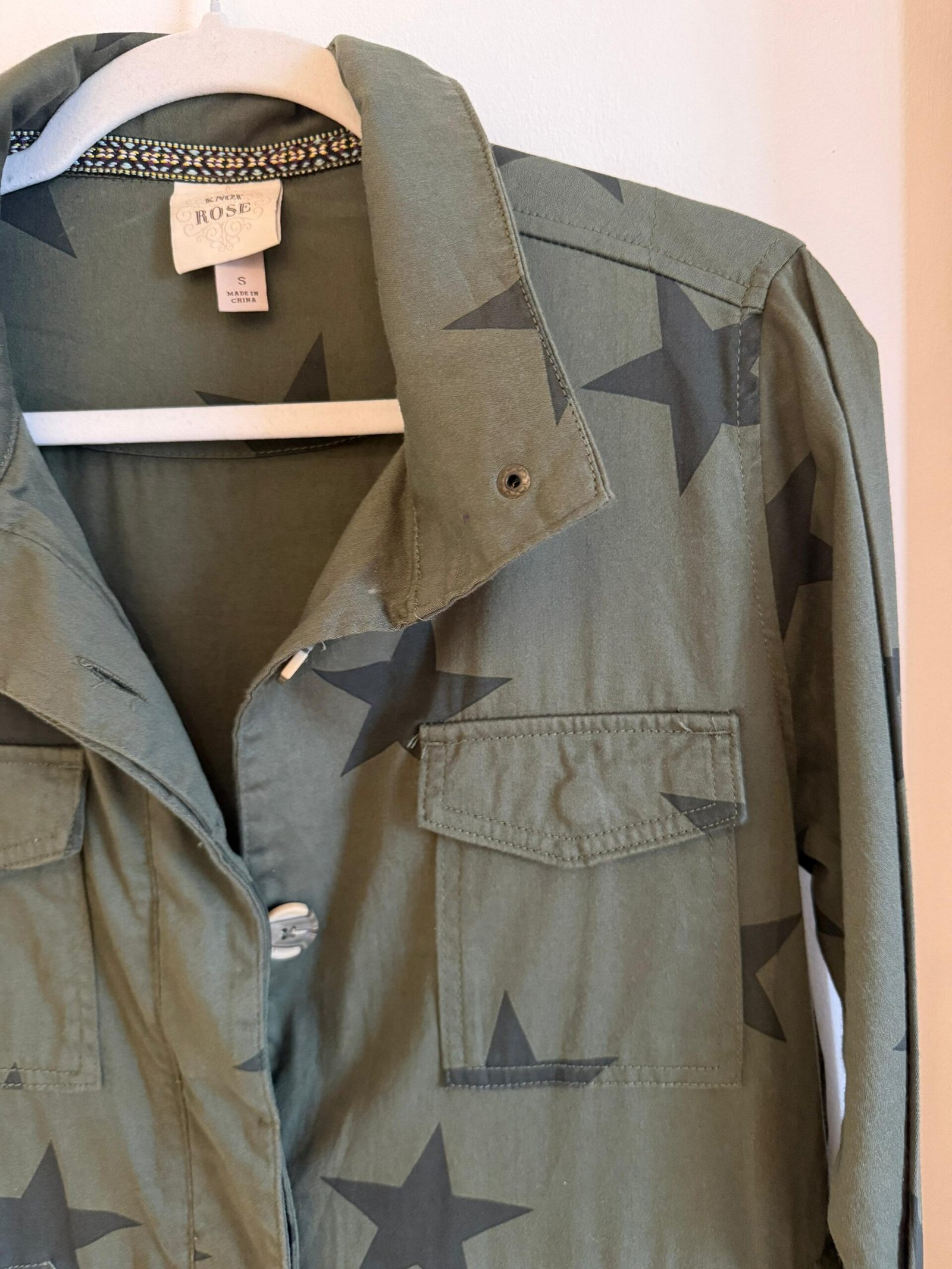 Chaqueta Utility Estampado Estrellas KNOX ROSE - Imagen 4